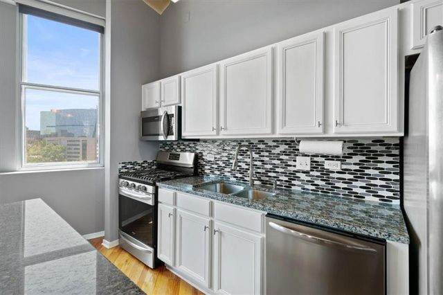 2107 Grand Boulevard 909, Kansas City, MO 64108