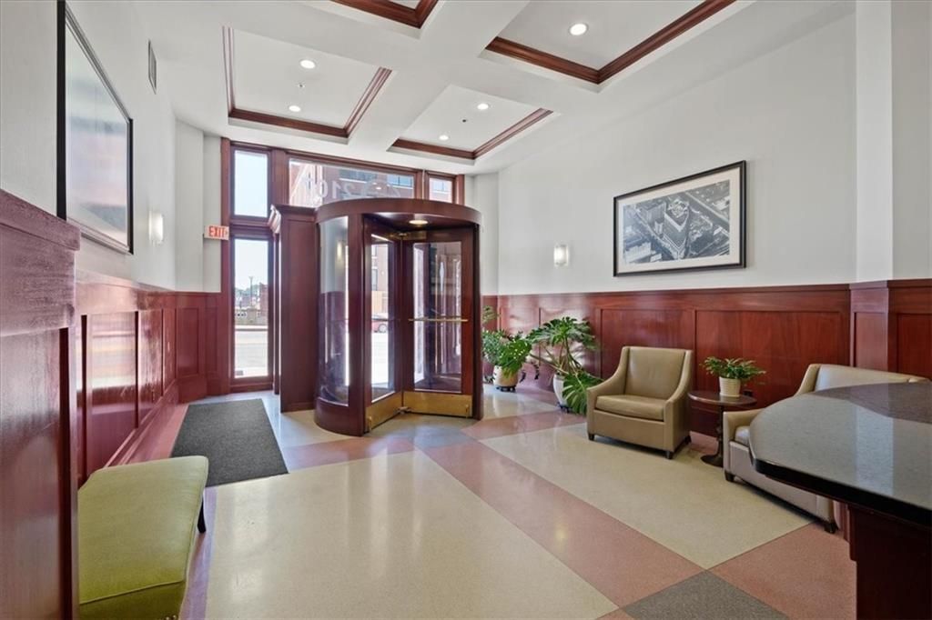2107 Grand Boulevard 909, Kansas City, MO 64108