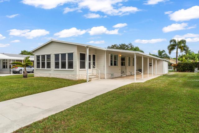8913 SW Chevy Circle, Stuart, FL 34997