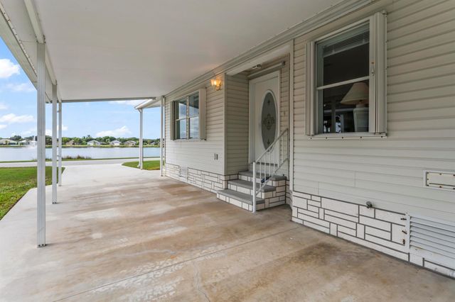 8913 SW Chevy Circle, Stuart, FL 34997