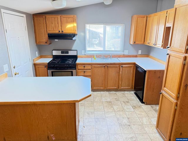 1949 SE Palmquist Rd 51, Gresham, OR 97080