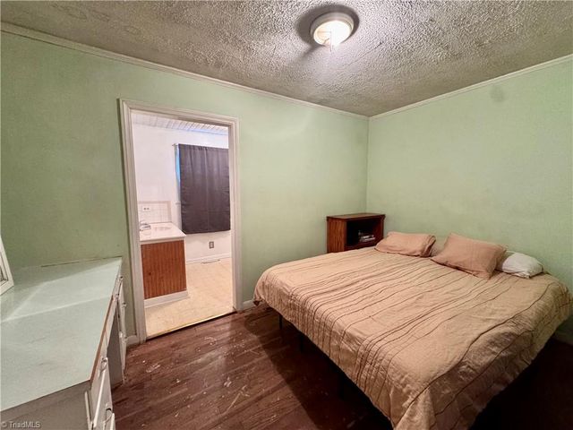 1611 E Pine Street, Mount Airy, NC 27030