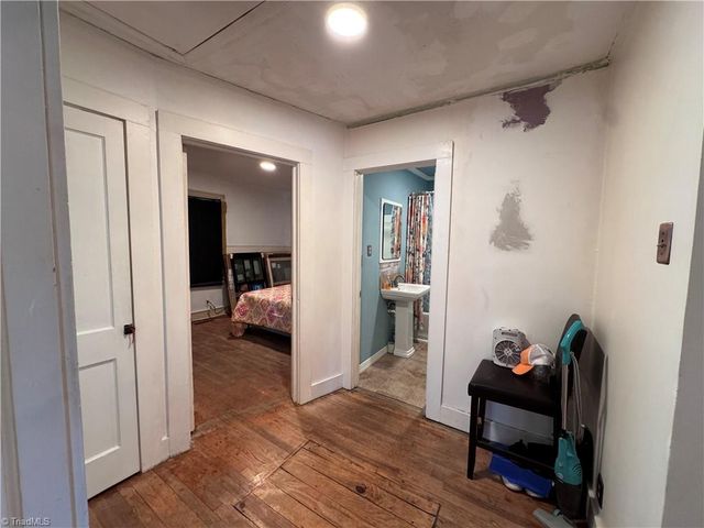 1611 E Pine Street, Mount Airy, NC 27030