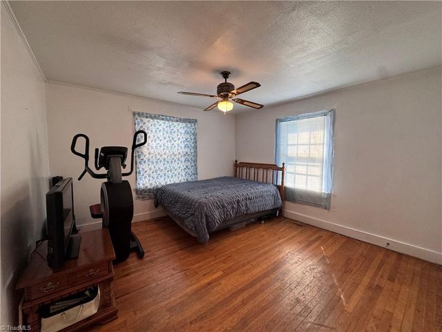 1611 E Pine Street, Mount Airy, NC 27030