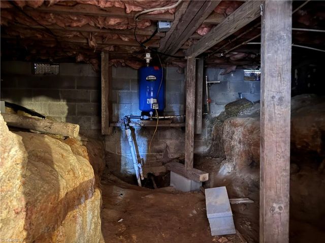 1611 E Pine Street, Mount Airy, NC 27030