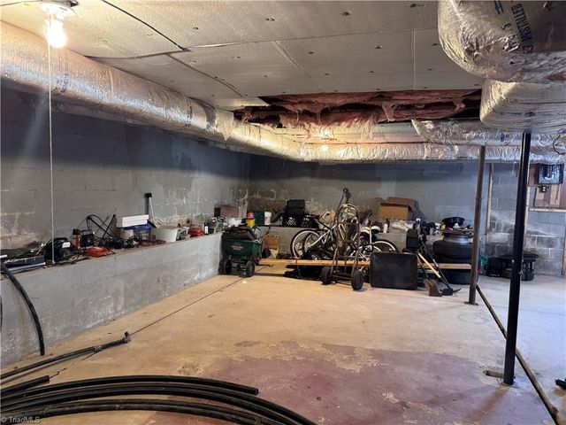 1611 E Pine Street, Mount Airy, NC 27030