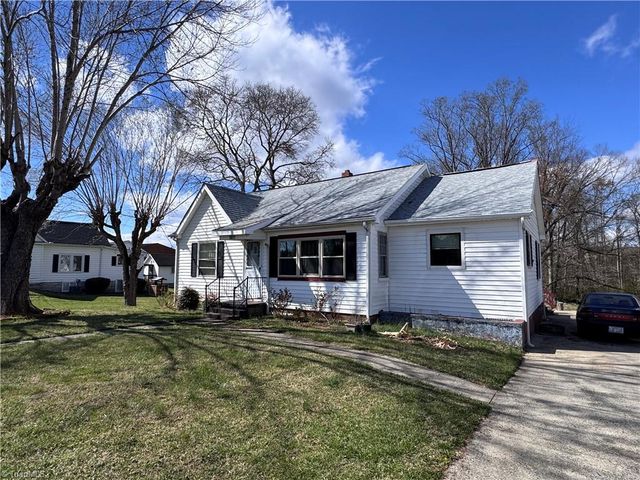 1611 E Pine Street, Mount Airy, NC 27030