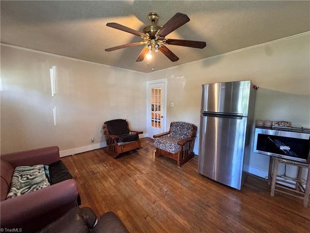 1611 E Pine Street, Mount Airy, NC 27030