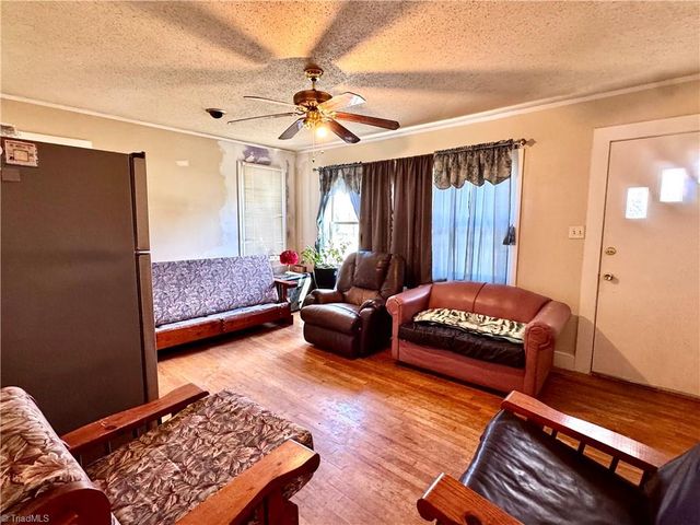 1611 E Pine Street, Mount Airy, NC 27030