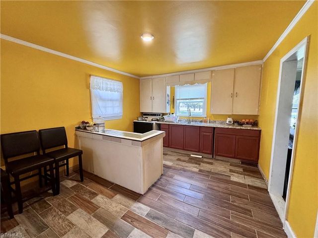 1611 E Pine Street, Mount Airy, NC 27030