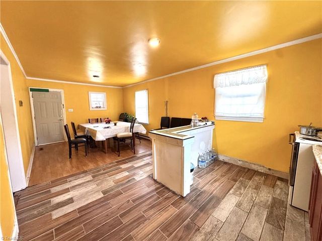 1611 E Pine Street, Mount Airy, NC 27030