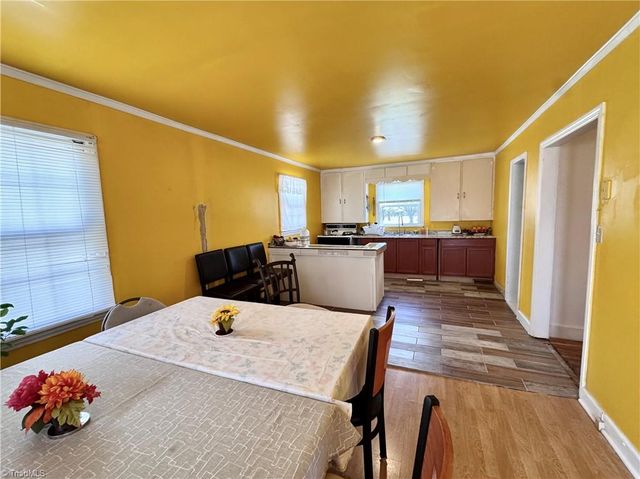 1611 E Pine Street, Mount Airy, NC 27030