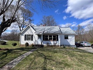 1611 E Pine Street, Mount Airy, NC 27030