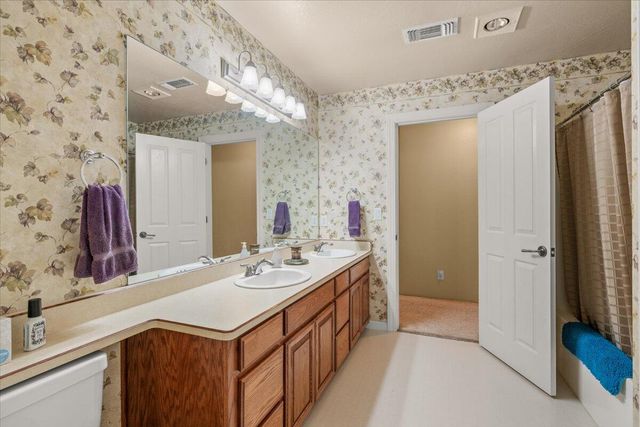 404 Silver Creek Drive, Central Point, OR 97502