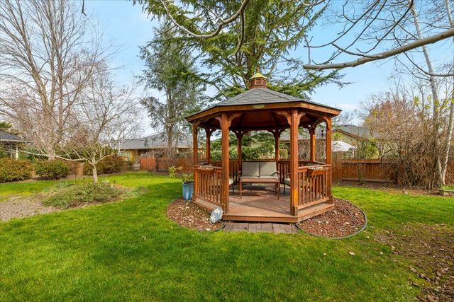 404 Silver Creek Drive, Central Point, OR 97502