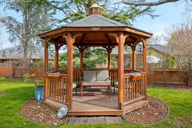 404 Silver Creek Drive, Central Point, OR 97502