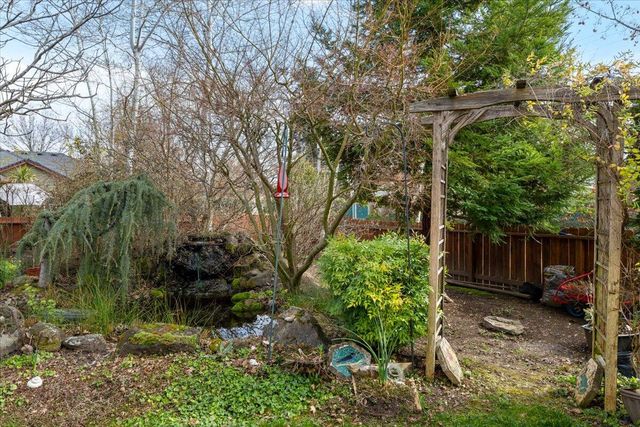 404 Silver Creek Drive, Central Point, OR 97502