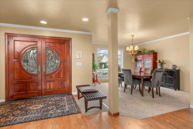 404 Silver Creek Drive, Central Point, OR 97502