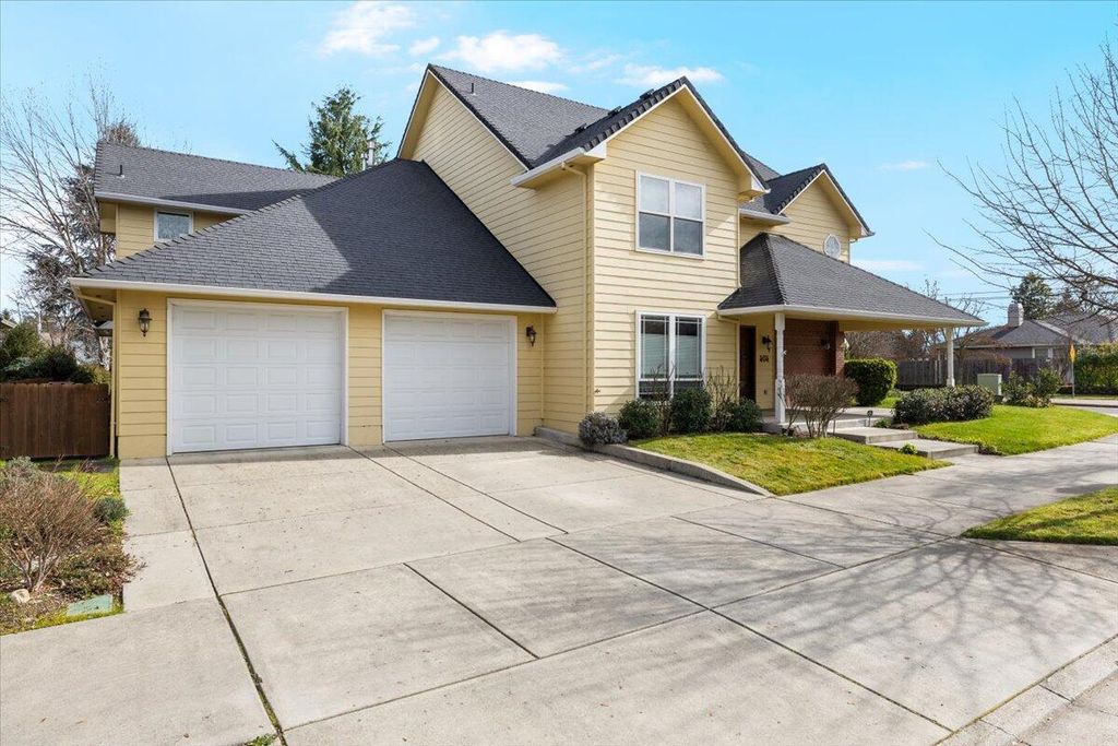 404 Silver Creek Drive, Central Point, OR 97502