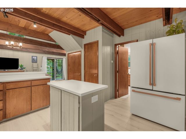 21760 E TREE SWALLOW Ln, Rhododendron, OR 97049