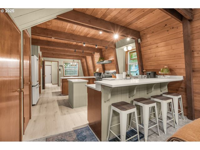 21760 E TREE SWALLOW Ln, Rhododendron, OR 97049