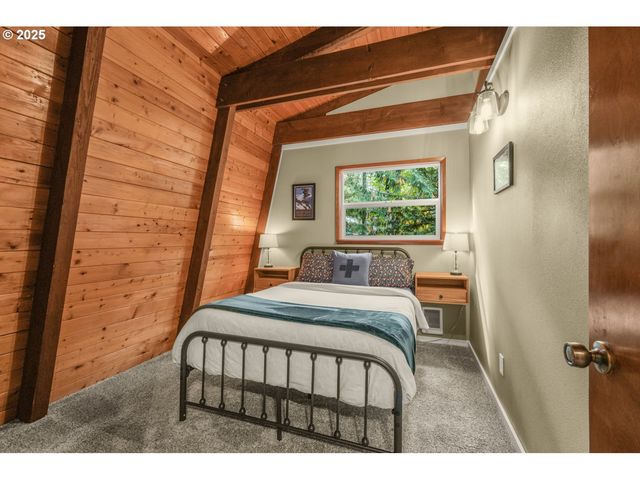 21760 E TREE SWALLOW Ln, Rhododendron, OR 97049