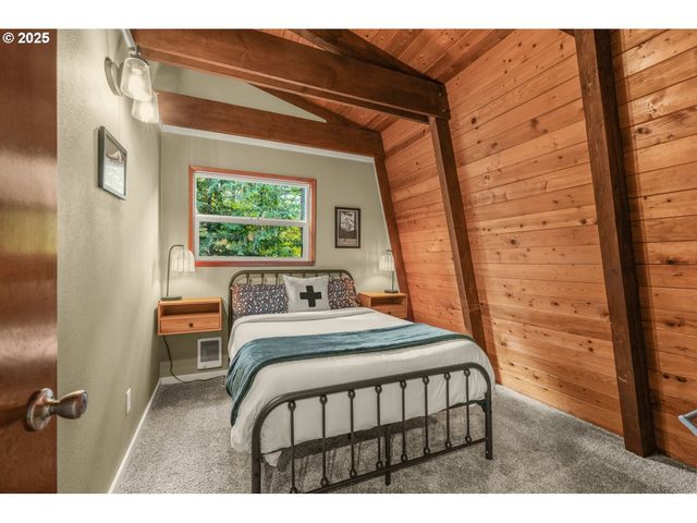 21760 E TREE SWALLOW Ln, Rhododendron, OR 97049