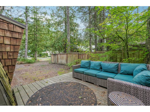 21760 E TREE SWALLOW Ln, Rhododendron, OR 97049