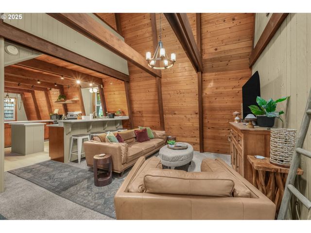 21760 E TREE SWALLOW Ln, Rhododendron, OR 97049