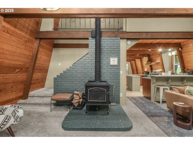 21760 E TREE SWALLOW Ln, Rhododendron, OR 97049