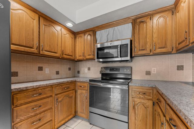 4057 South Western Avenue, Springfield, MO 65807