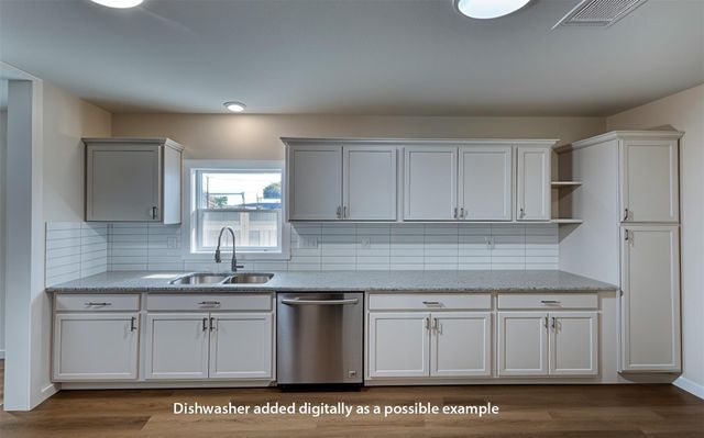 210 S Magnolia Street, Highlands, TX 77562