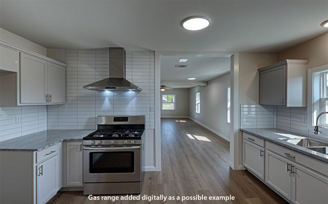 210 S Magnolia Street, Highlands, TX 77562