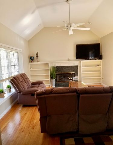 82 Daybreak Lane, Hyannis, MA 02601