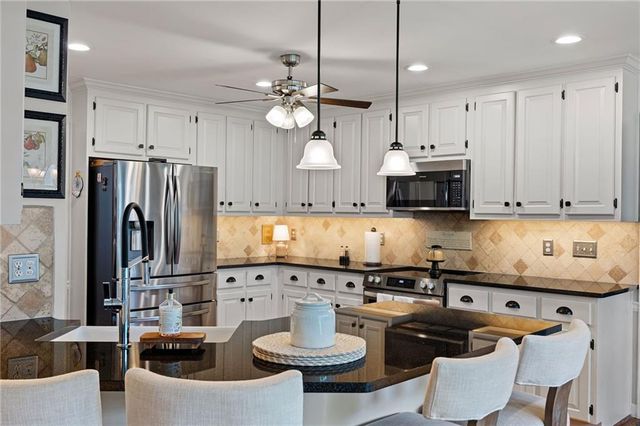 1049 Fairwood Run NW, Acworth, GA 30101