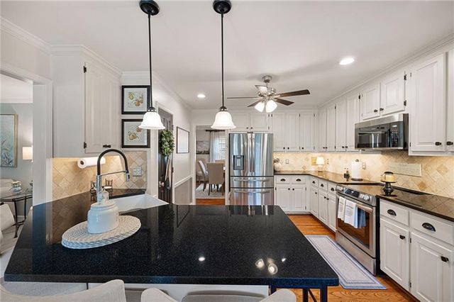 1049 Fairwood Run NW, Acworth, GA 30101