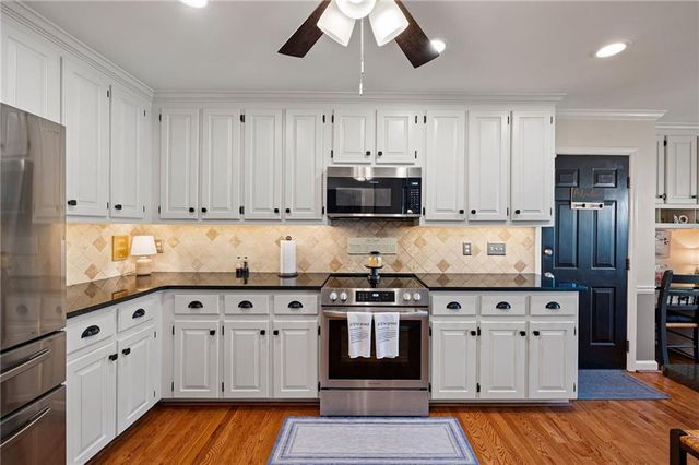 1049 Fairwood Run NW, Acworth, GA 30101