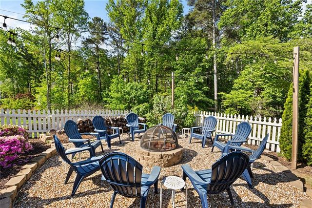 1049 Fairwood Run NW, Acworth, GA 30101