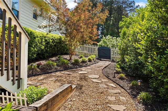 1049 Fairwood Run NW, Acworth, GA 30101