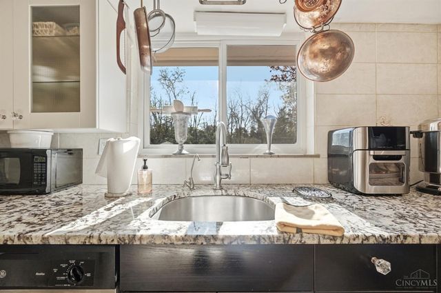 7775 Hartfield Place, Montgomery, OH 45242