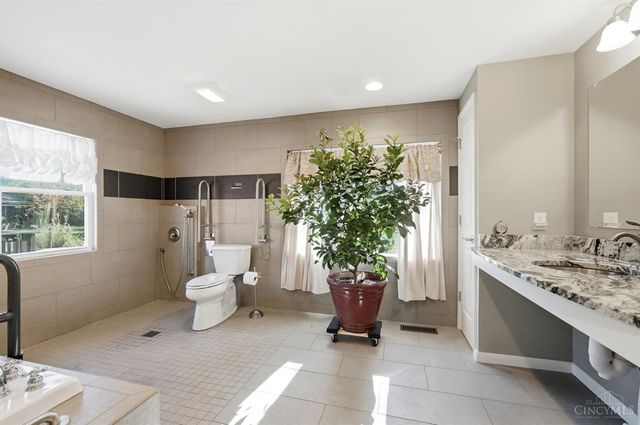 7775 Hartfield Place, Montgomery, OH 45242