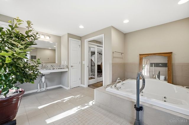 7775 Hartfield Place, Montgomery, OH 45242