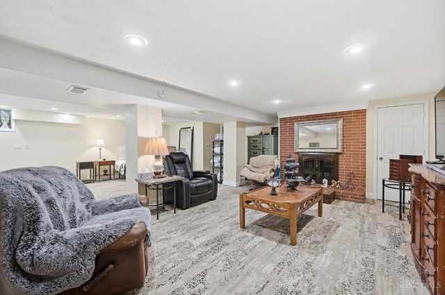 7775 Hartfield Place, Montgomery, OH 45242