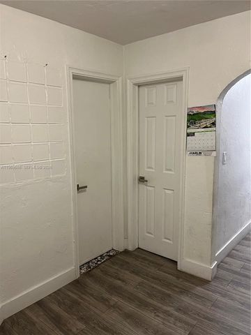 1999 NW 2nd St 1, Miami, FL 33125