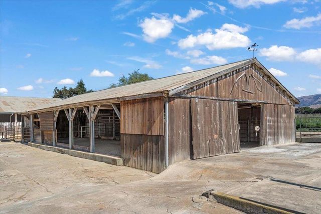 2675 Pacheco Pass Highway, Gilroy, CA 95020