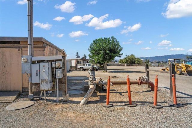 2675 Pacheco Pass Highway, Gilroy, CA 95020