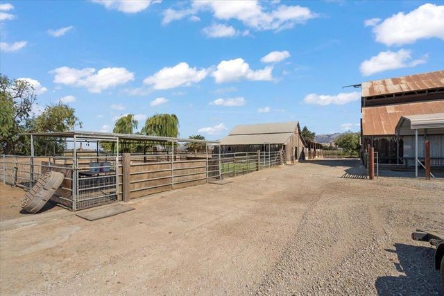 2675 Pacheco Pass Highway, Gilroy, CA 95020