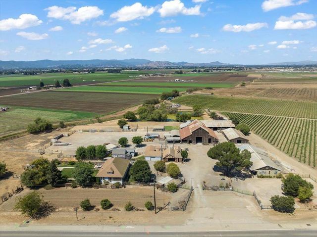 2675 Pacheco Pass Highway, Gilroy, CA 95020