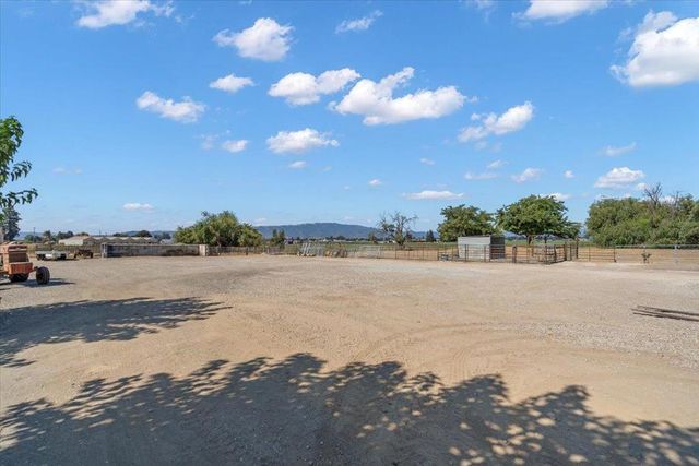 2675 Pacheco Pass Highway, Gilroy, CA 95020