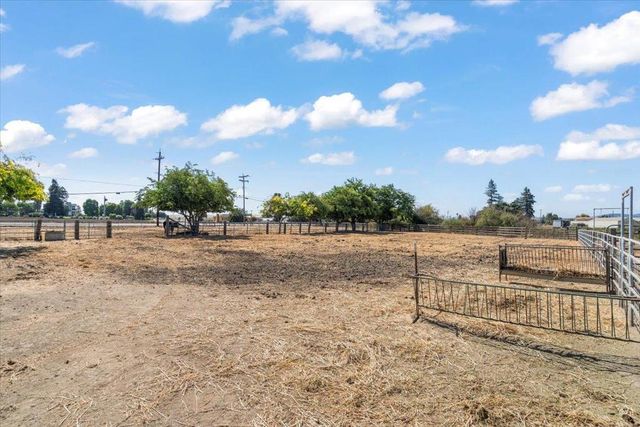 2675 Pacheco Pass Highway, Gilroy, CA 95020